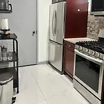 Miad\'S Guest House