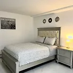 Miad\'S Guest House