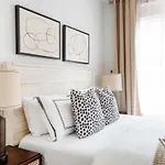48-4Fw Newly Renovated 2Br Midtown West W&D