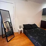 Williamburg Beautiful Ground Floor Apartment