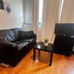 Williamburg Beautiful Ground Floor Apartment