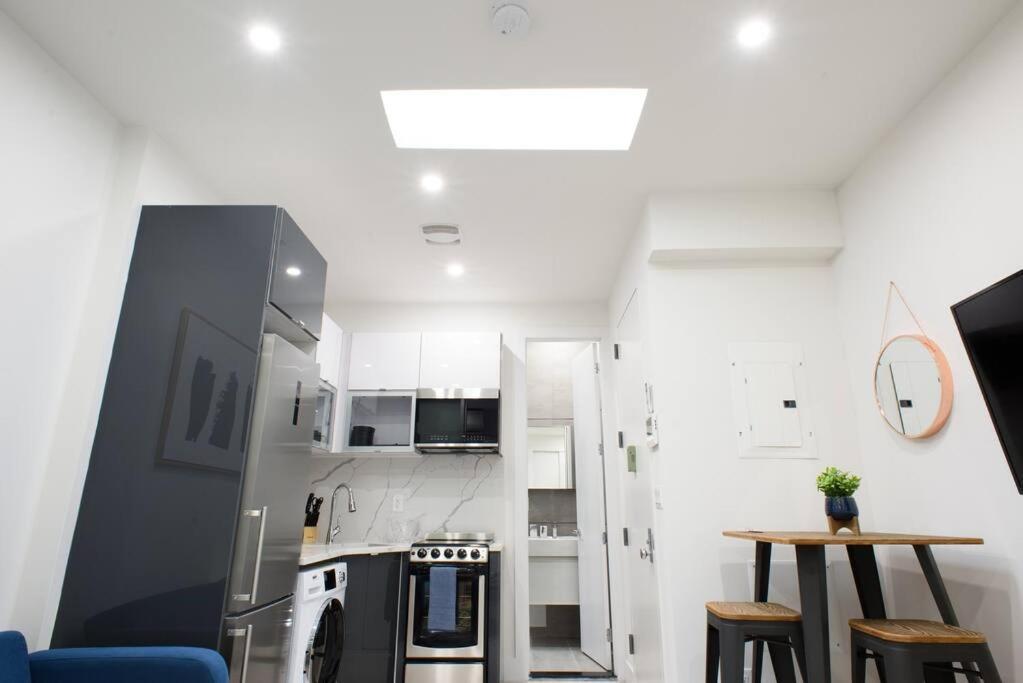 Apartment 78-4b New Quality 1br W&d In Unit Skylights New York