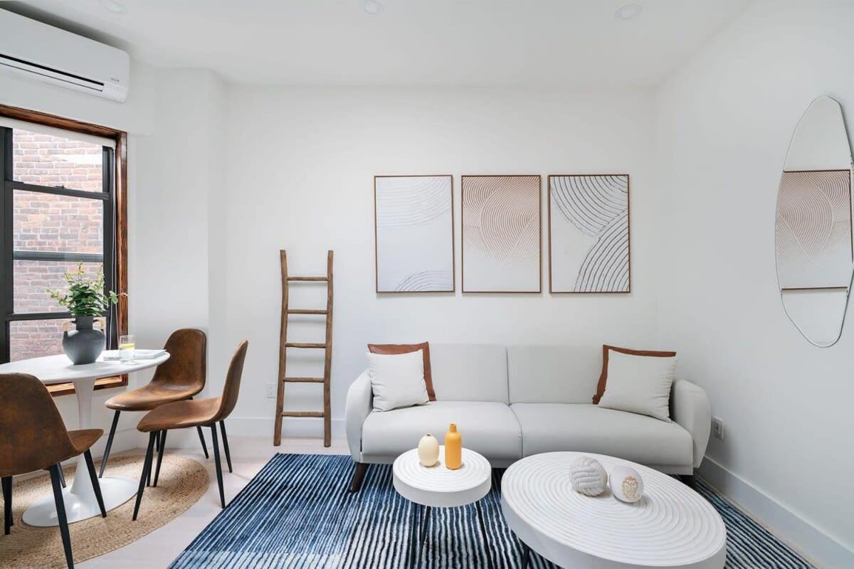 Apartment 48-5rw 1br In Midtown West W D New York