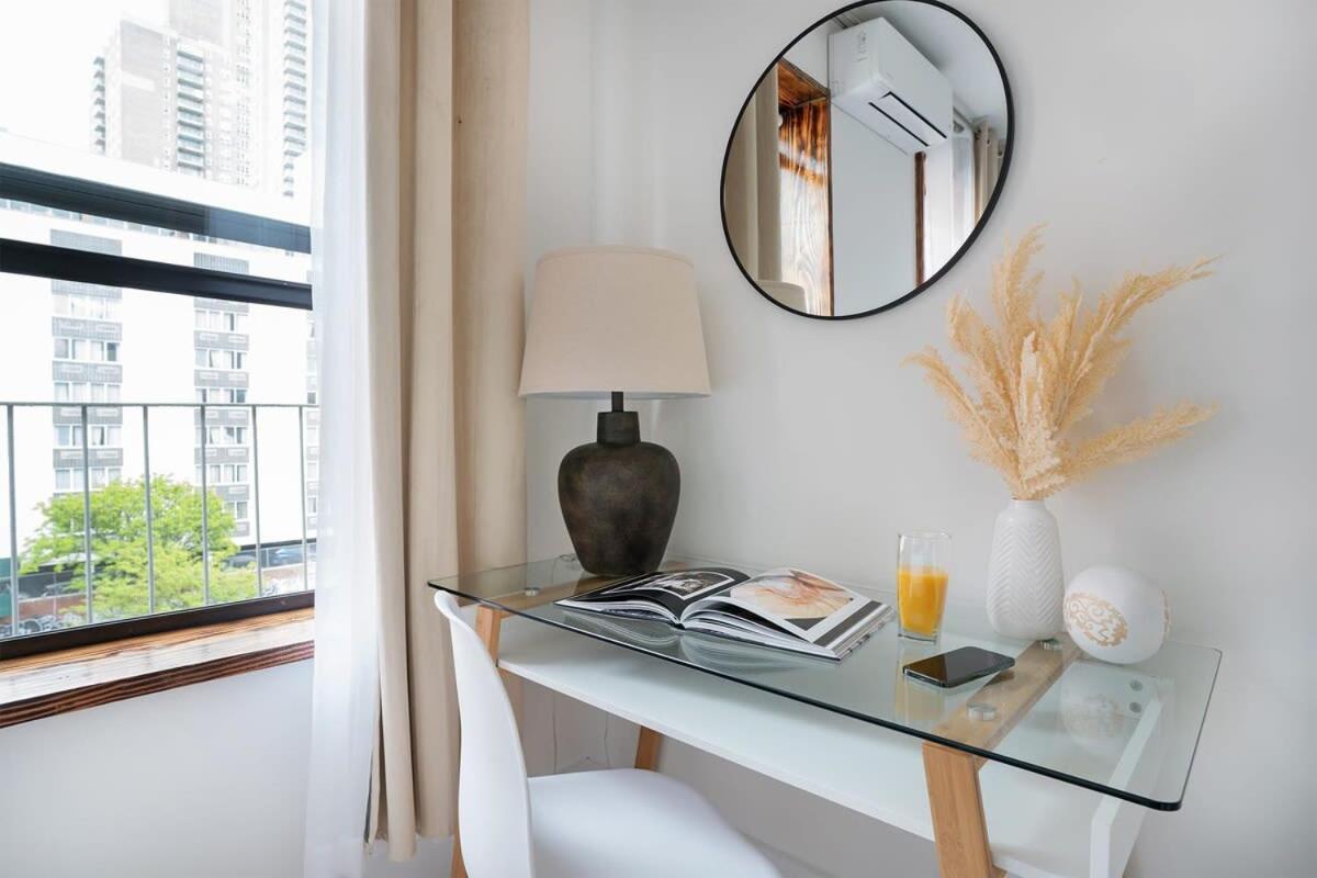 48-5rw 1br In Midtown West W D Apartment