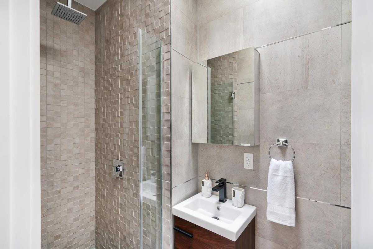 Apartment 48-5rw 1br In Midtown West W D