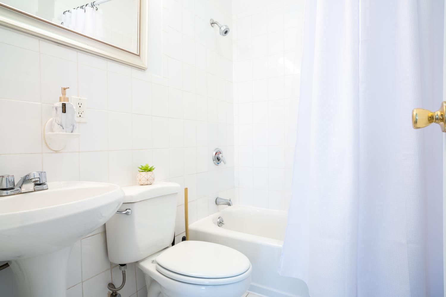 Apartment 1435-4 I 3 Bedrooms 2bath W D Prime Upper East *