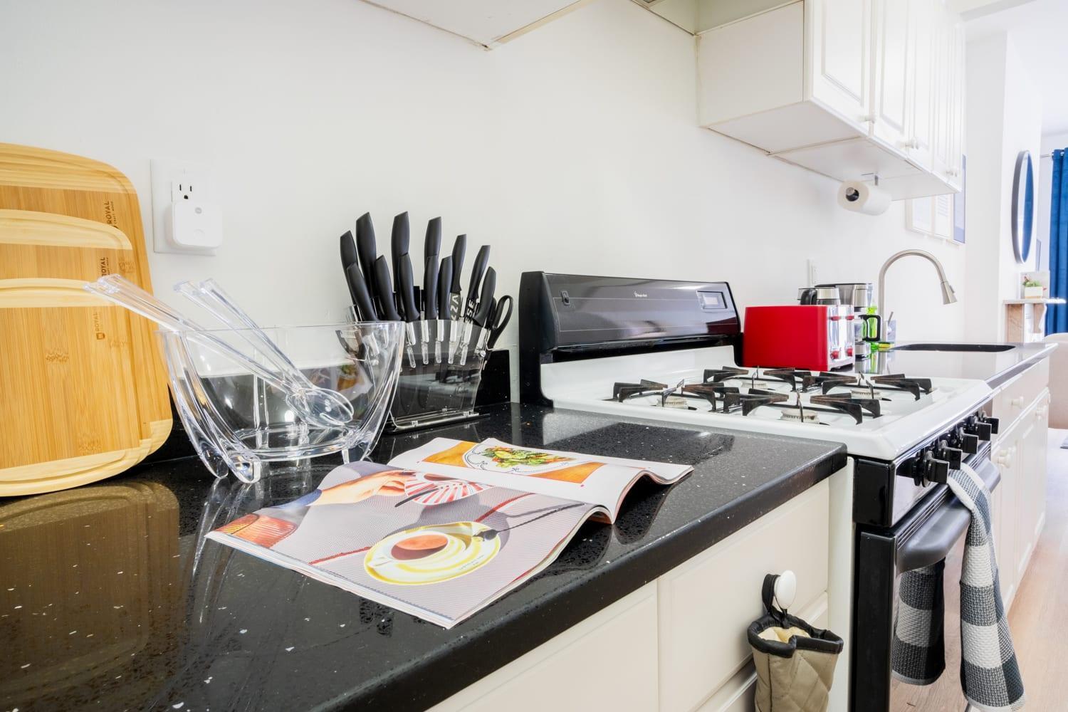 1435-4 I 3 Bedrooms 2bath W D Prime Upper East *