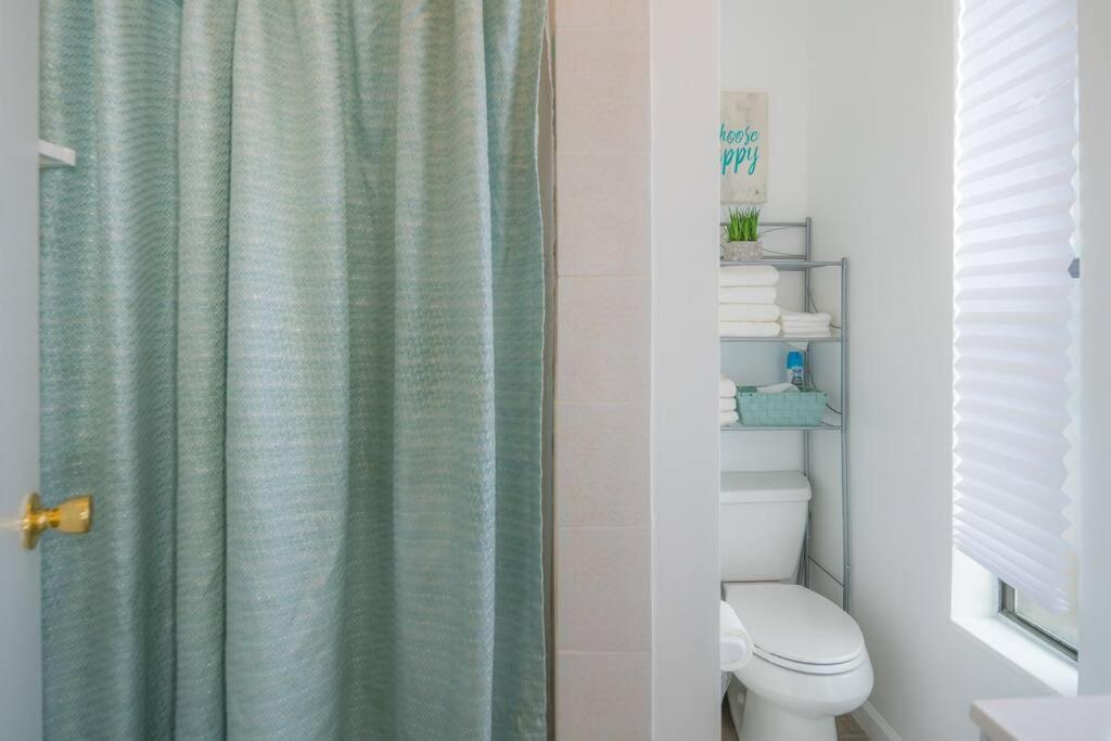 2br Great Location Short Walk To Times Square Apartment *