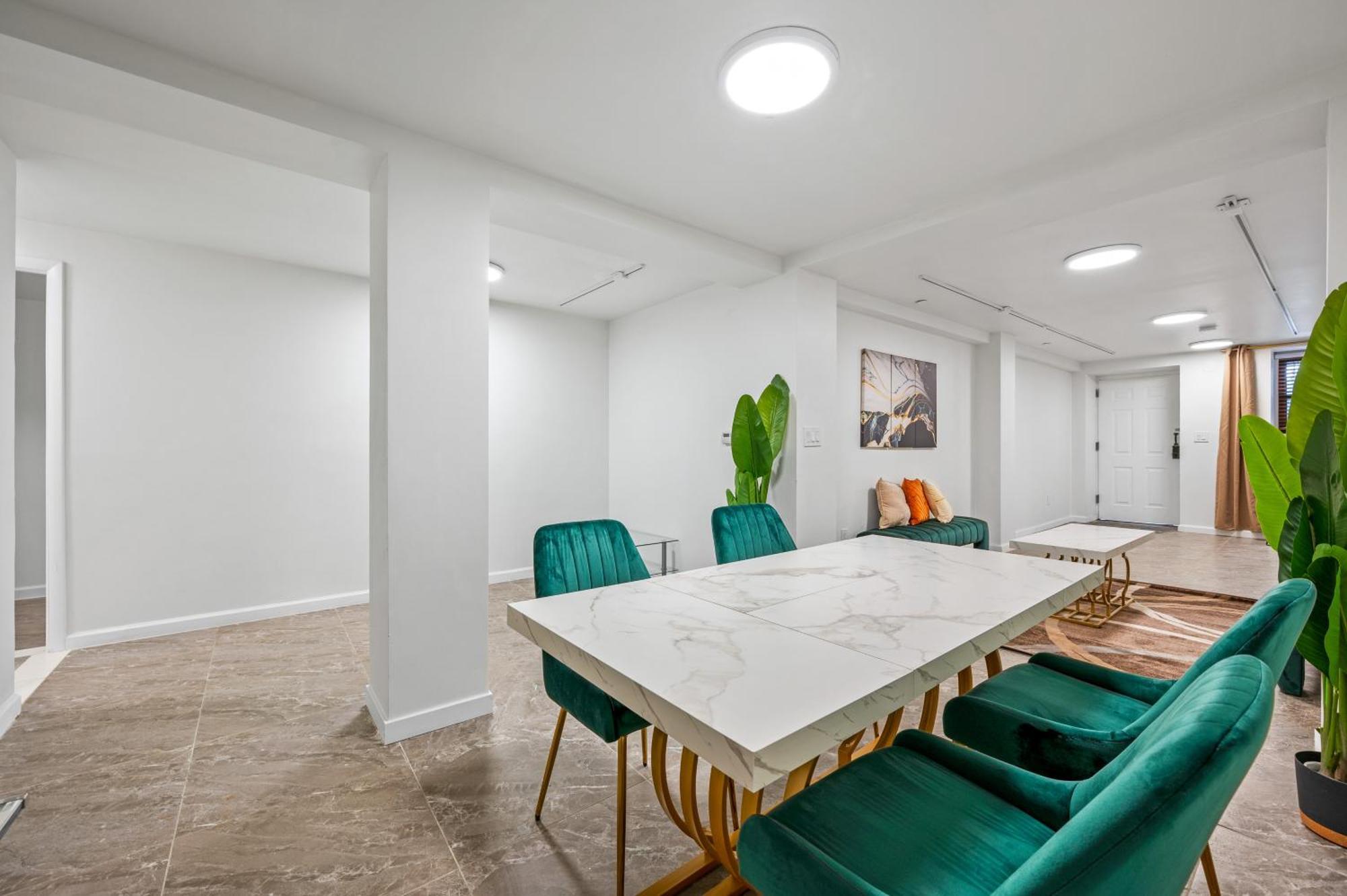 Active Park East 3bedrooms 2 Bathrooms 1700 Sf Hotel New York