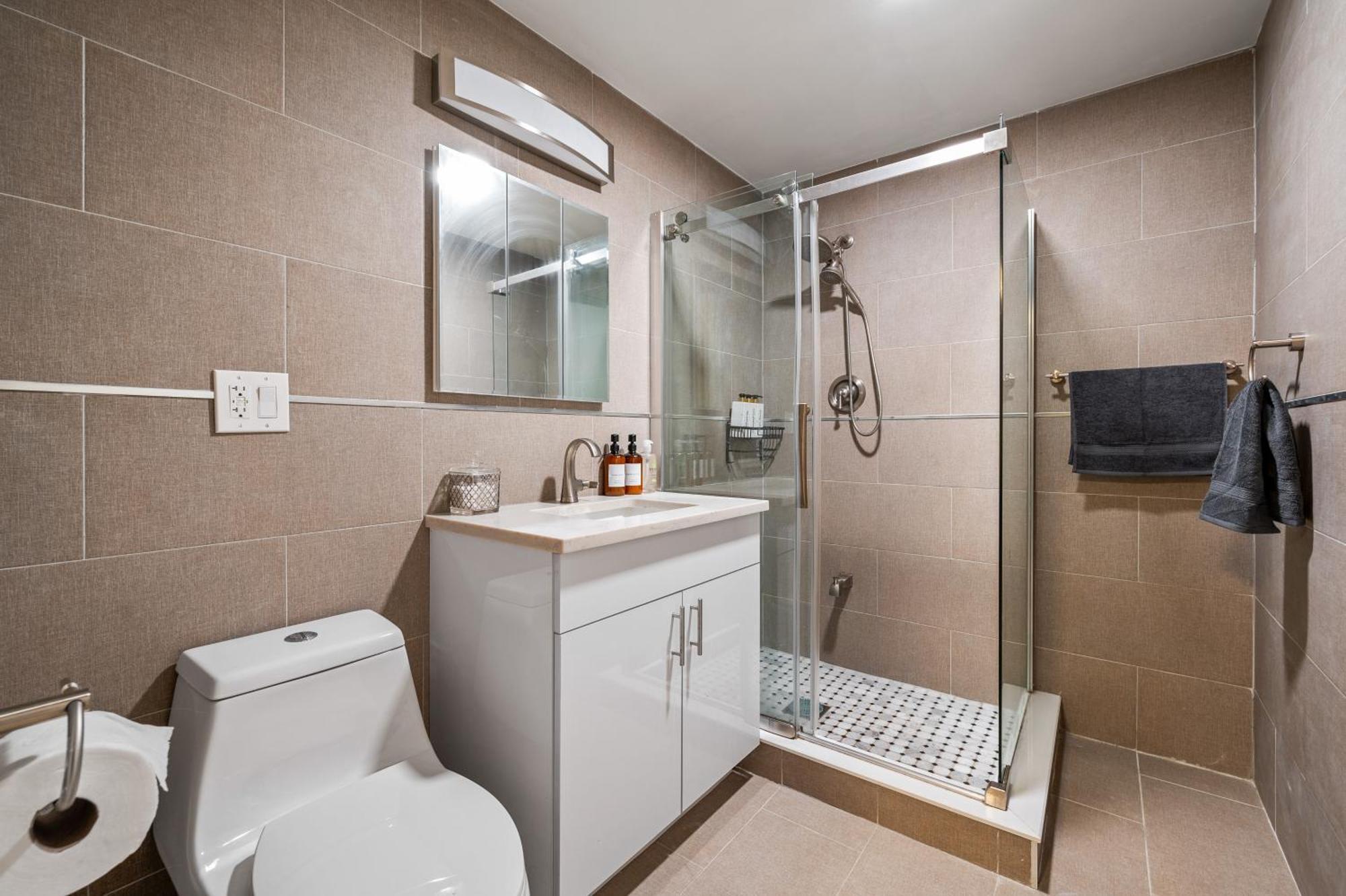 Active Park East 3bedrooms 2 Bathrooms 1700 Sf *