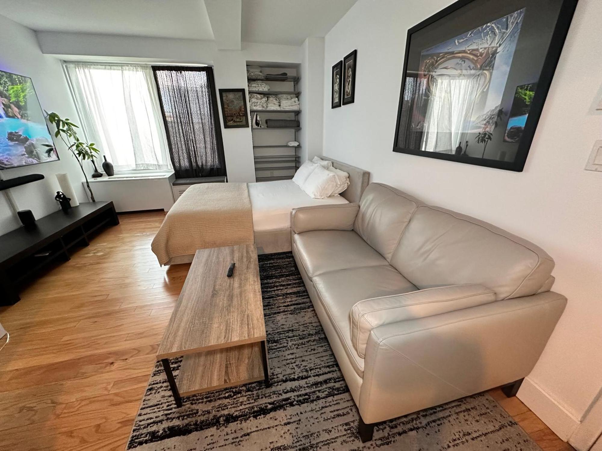 Modern Studio With Private Bathroom And Kitchen New York