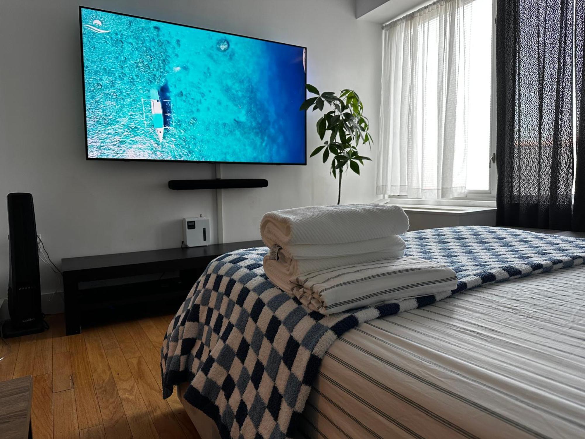 Modern Studio With Private Bathroom And Kitchen Apartment *