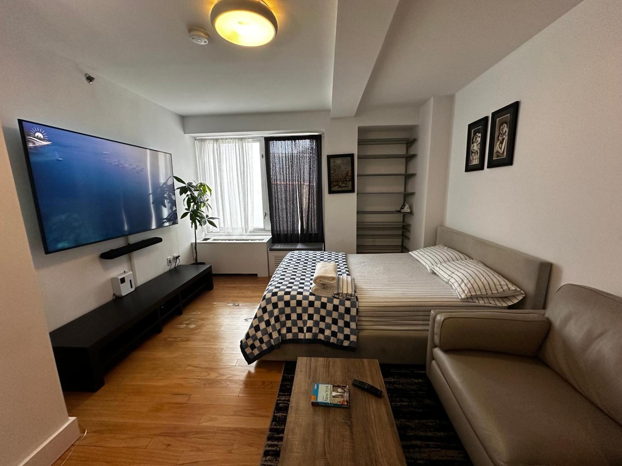 Modern Studio With Private Bathroom And Kitchen Apartment *