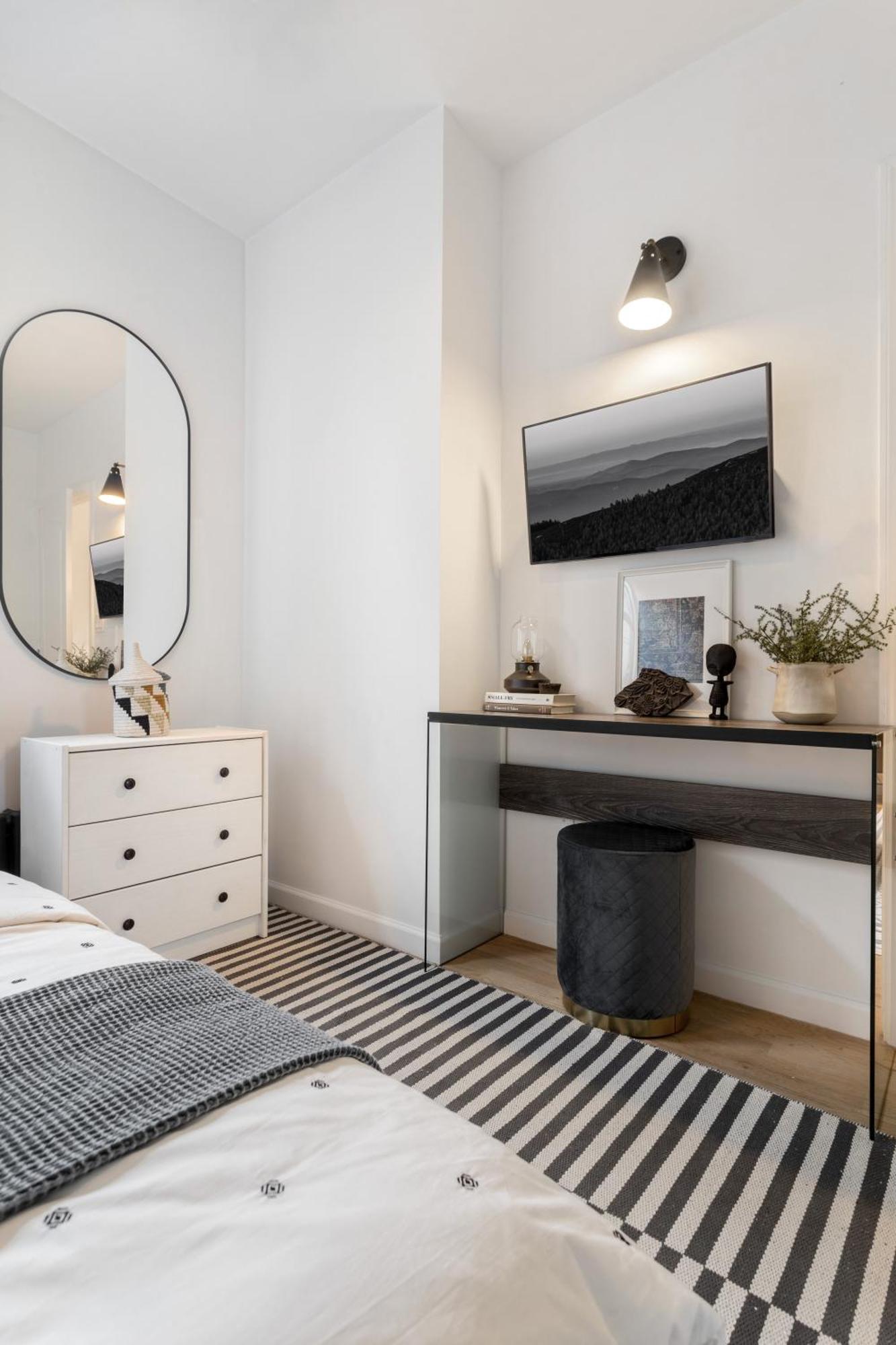 Bright Designer In Historic Harlem, 20 Minutes From Times Square! Apartment *