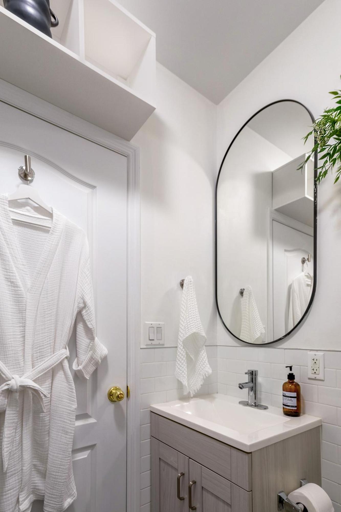 Bright Designer In Historic Harlem, 20 Minutes From Times Square! Apartment New York