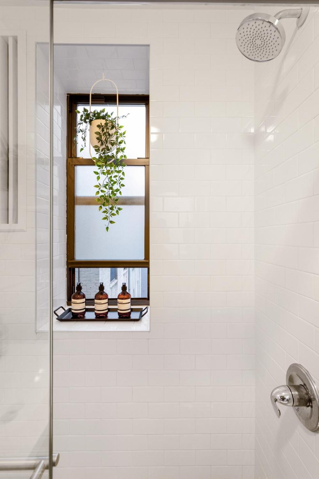 Apartment Bright Designer In Historic Harlem, 20 Minutes From Times Square! New York
