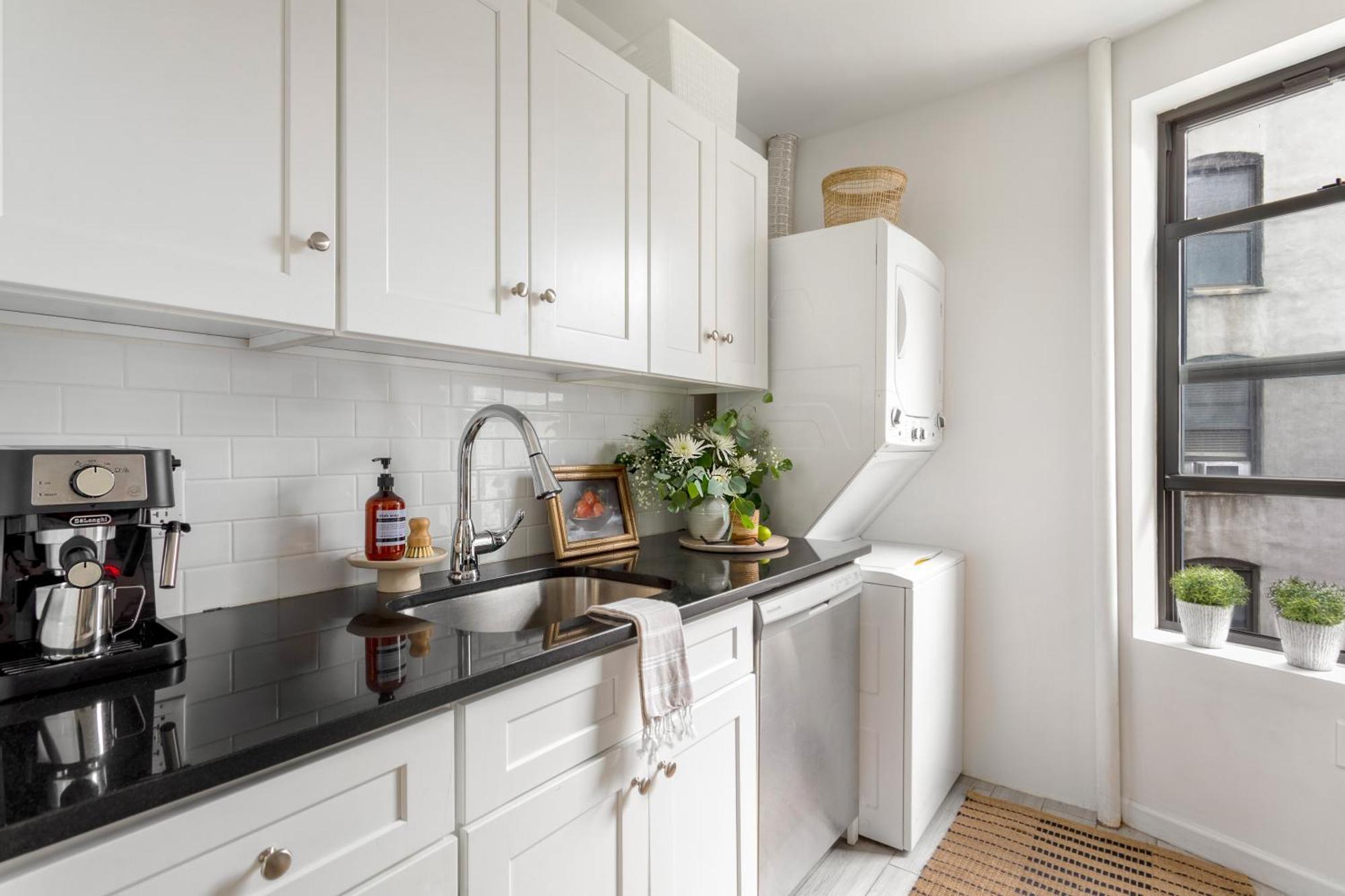 Bright Designer In Historic Harlem, 20 Minutes From Times Square! Apartment New York