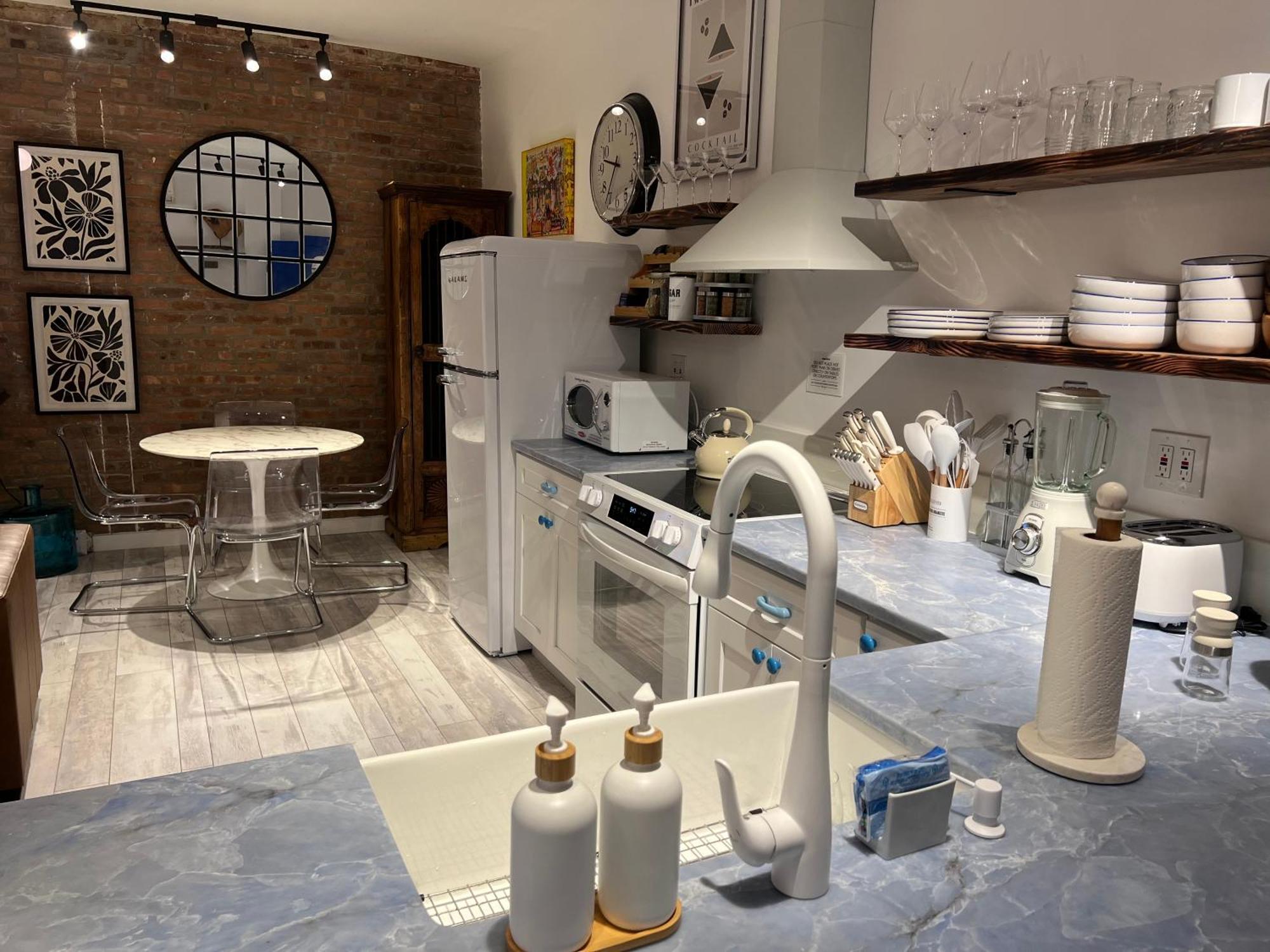 Park Slope Pvt 2 Bedroom Apartment *