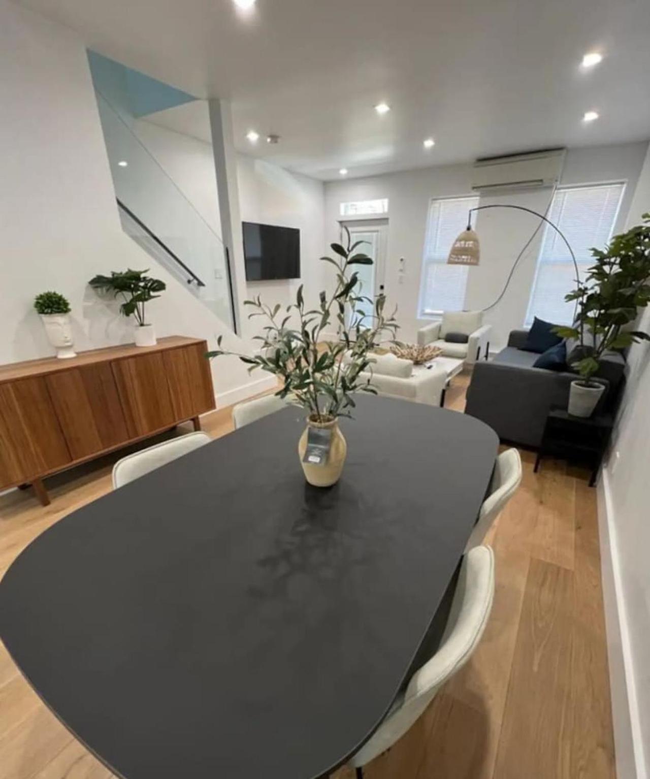Apartment Stunning Family Style Duplex *