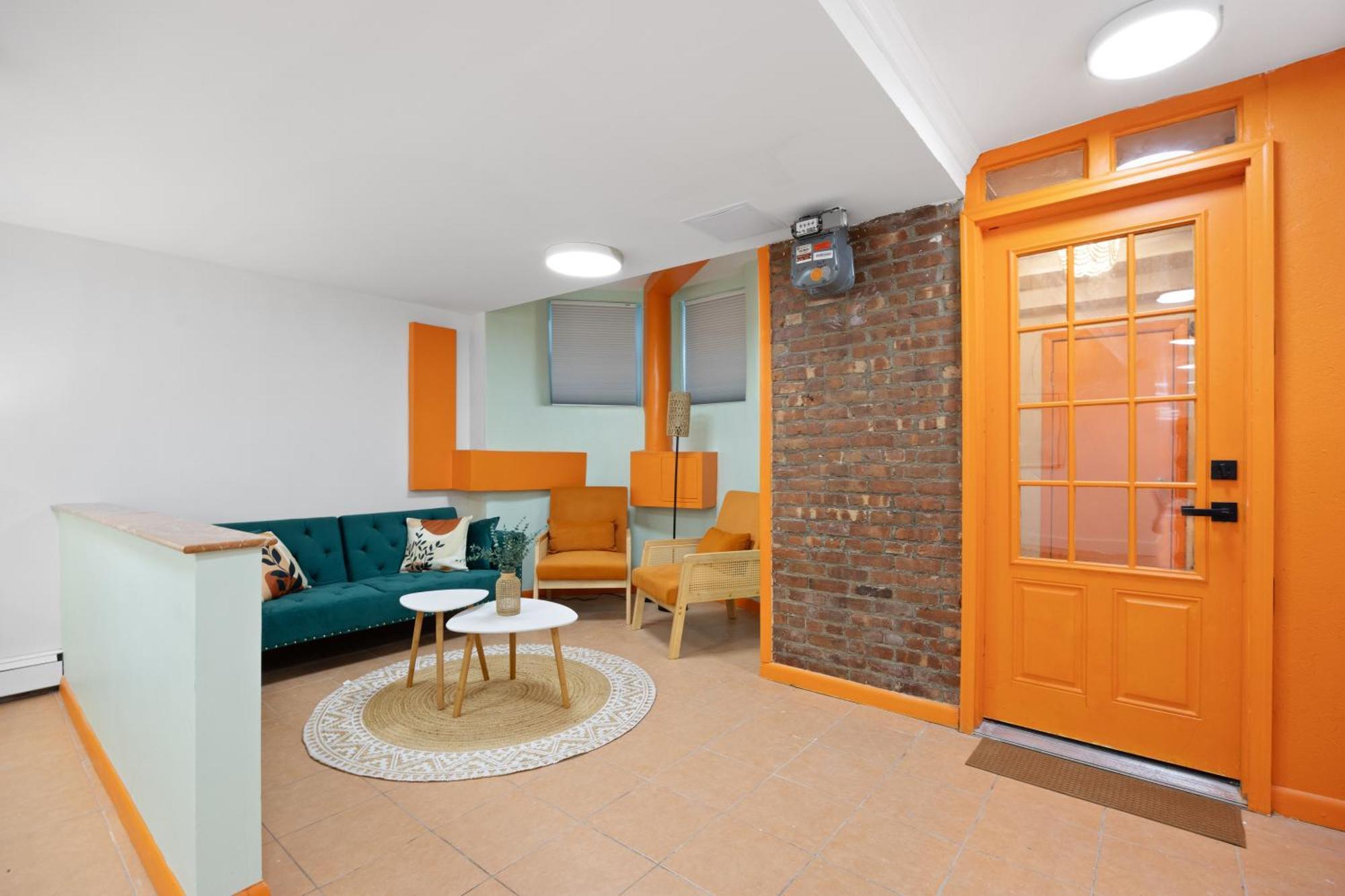 Apartment Private Garden Getaway Cozy And Chic Near Subway At 