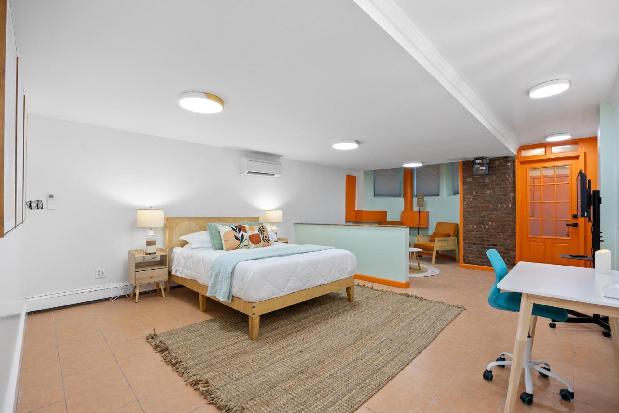 Private Garden Getaway Cozy And Chic Near Subway At 