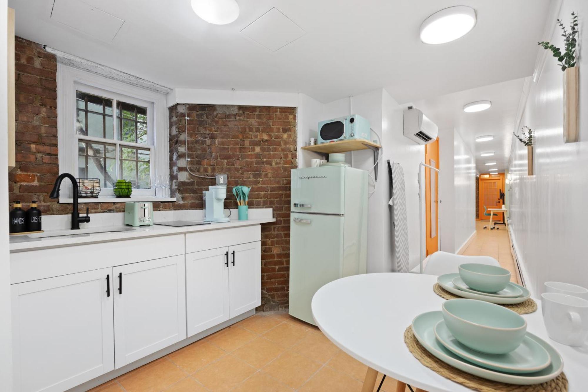 Private Garden Getaway Cozy And Chic Near Subway At 
