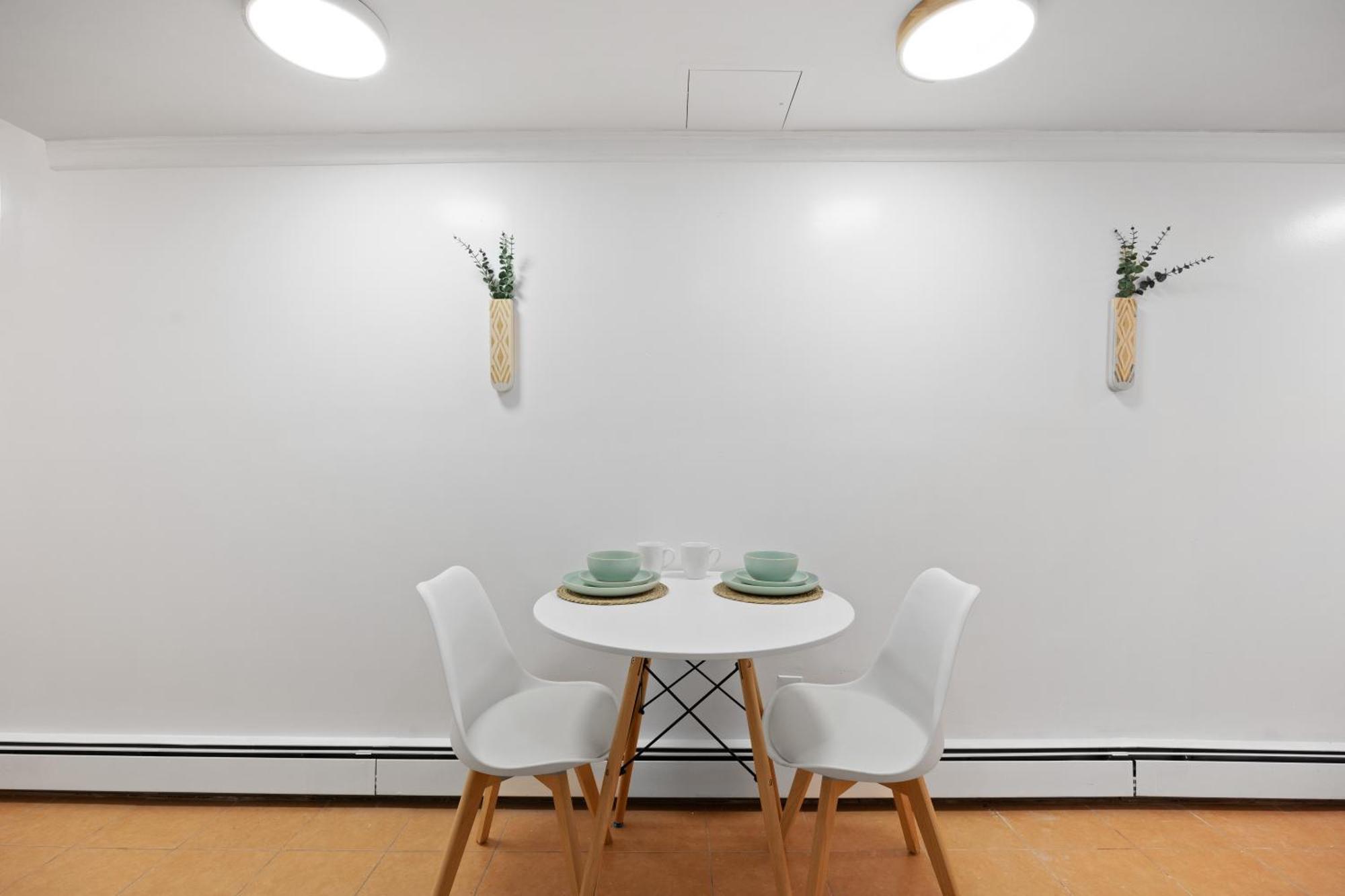 Private Garden Getaway Cozy And Chic Near Subway At 