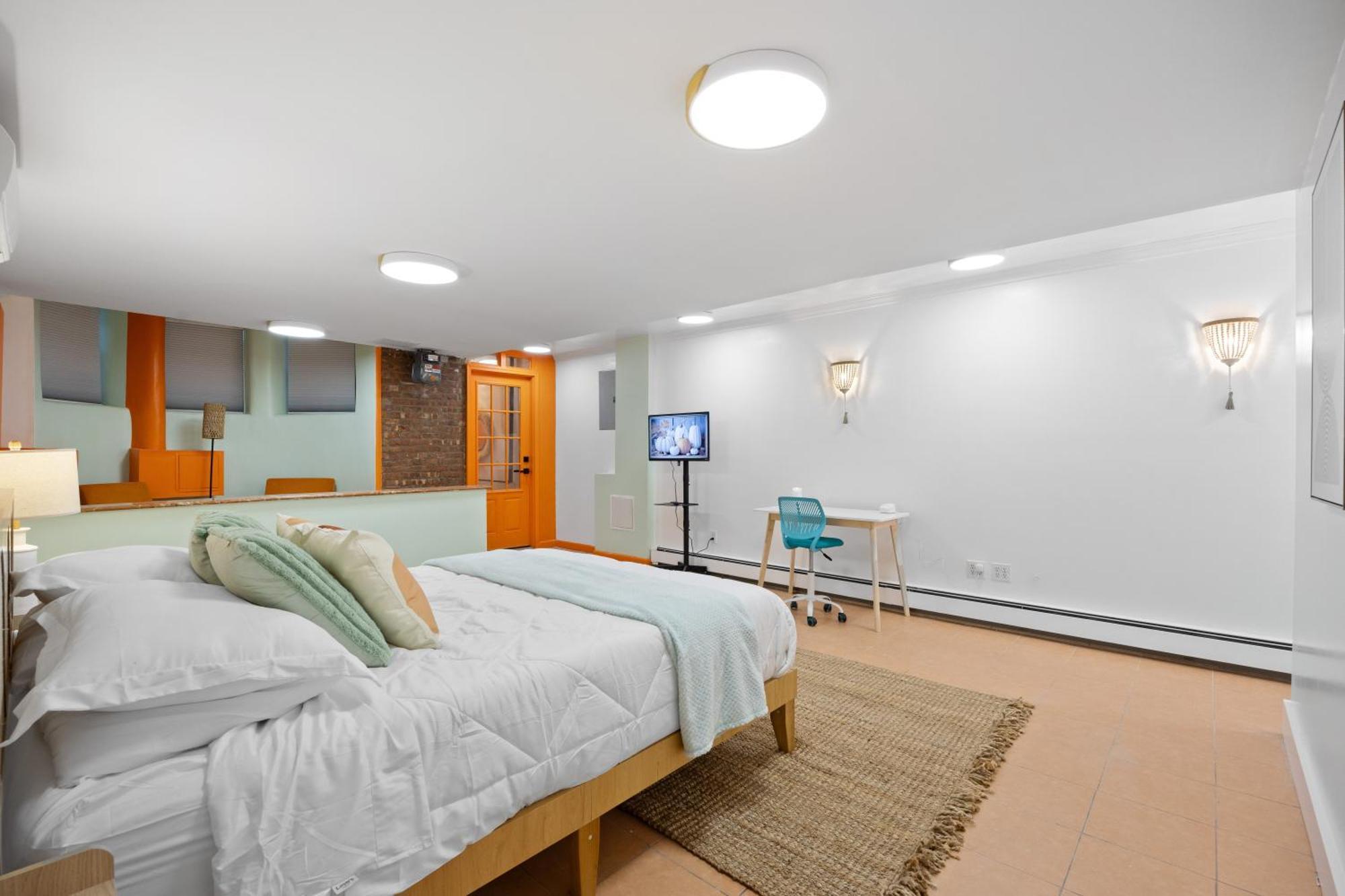 Apartment Private Garden Getaway Cozy And Chic Near Subway At 