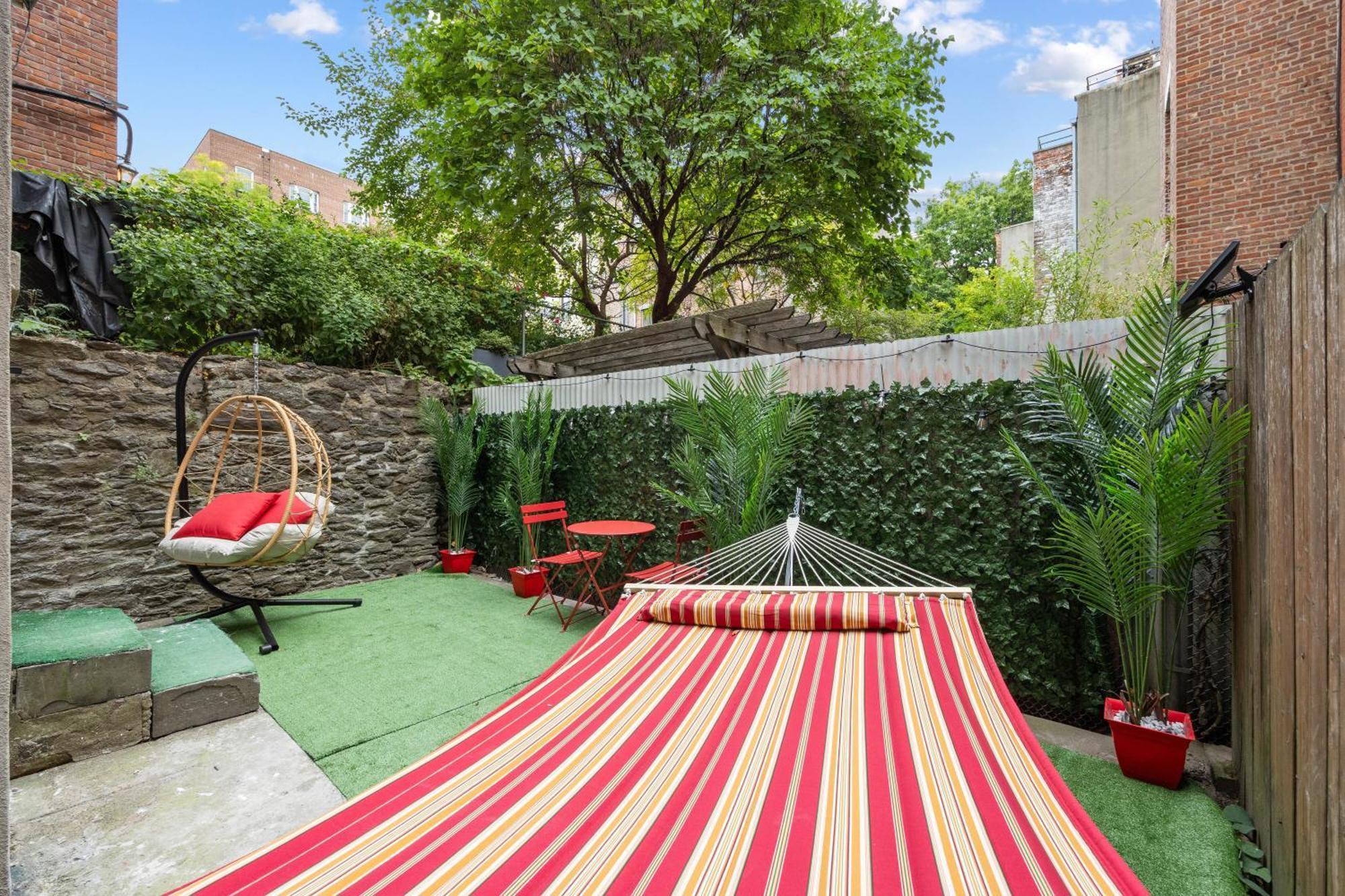 Private Garden Getaway Cozy And Chic Near Subway At 