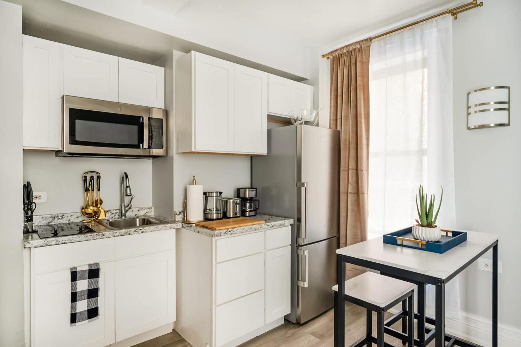 73-308 New 1br 1bth Uws Doorman Gym
