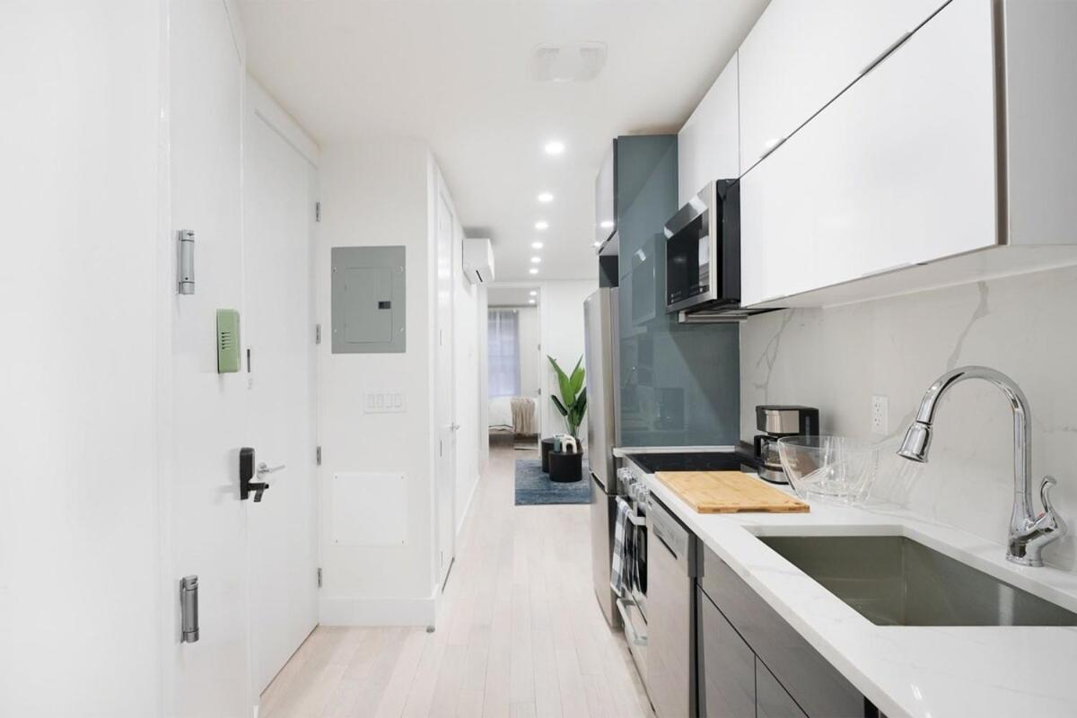 48-4fw Newly Renovated 2br Midtown West W&d New York
