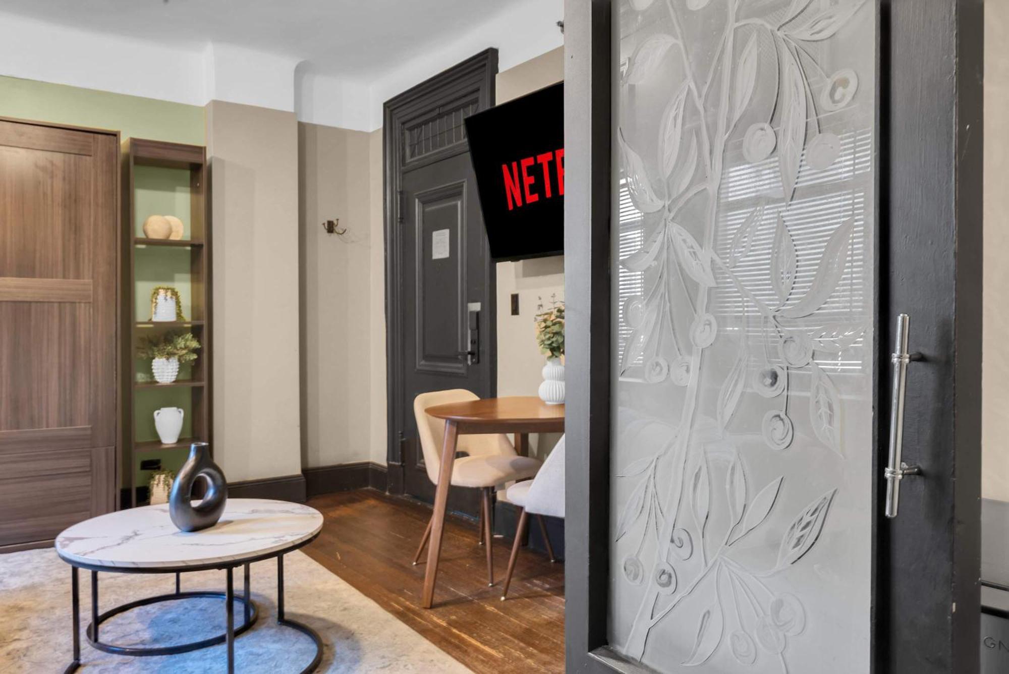 Centrally Located In Nyc Walk To Time Square *