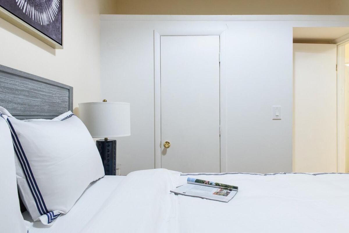 428-4r Prime Midtown Large 2 Bedroom Newly Furnished