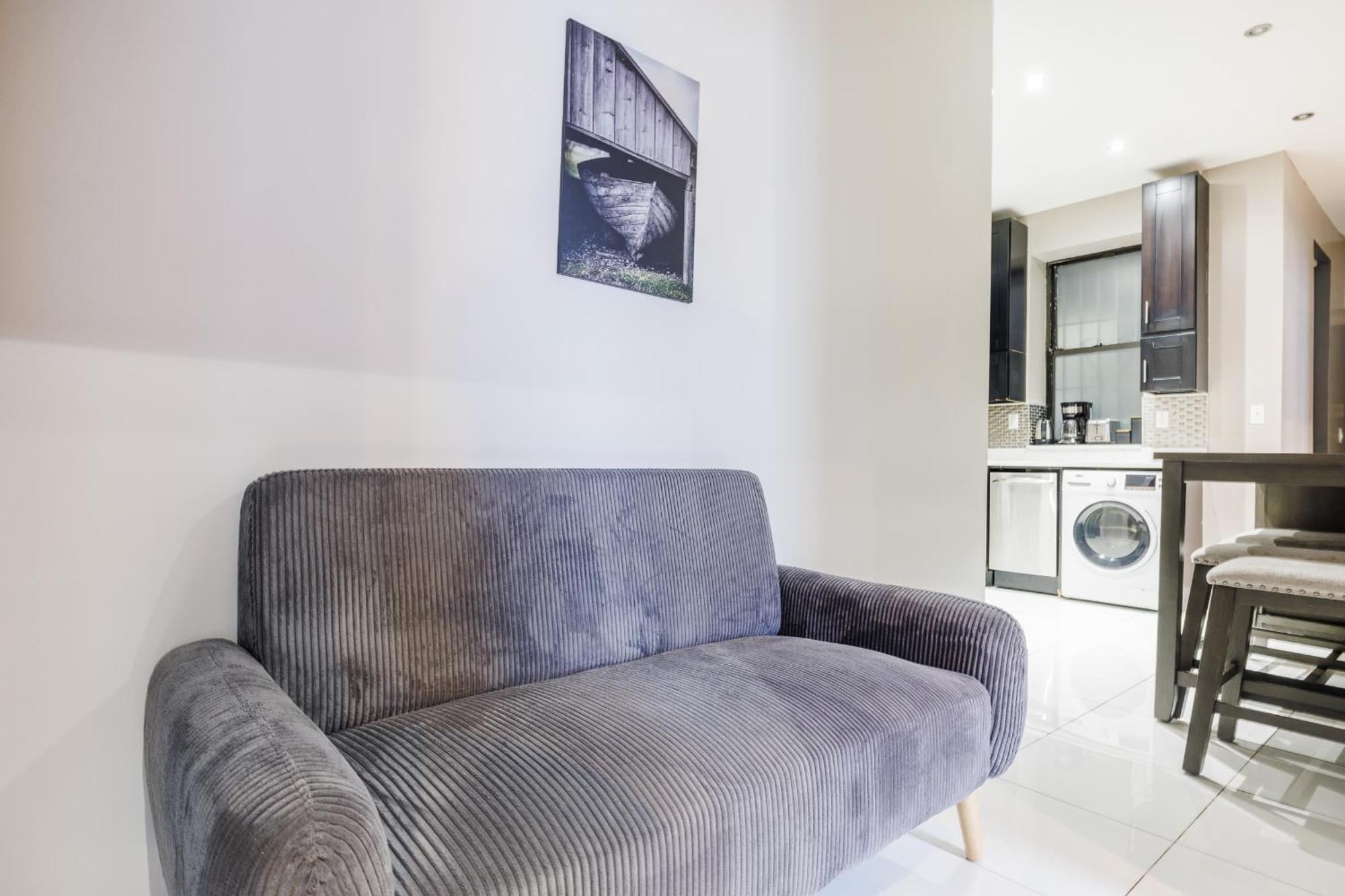 Enjoy The Easy Access Of Uws Apartment *