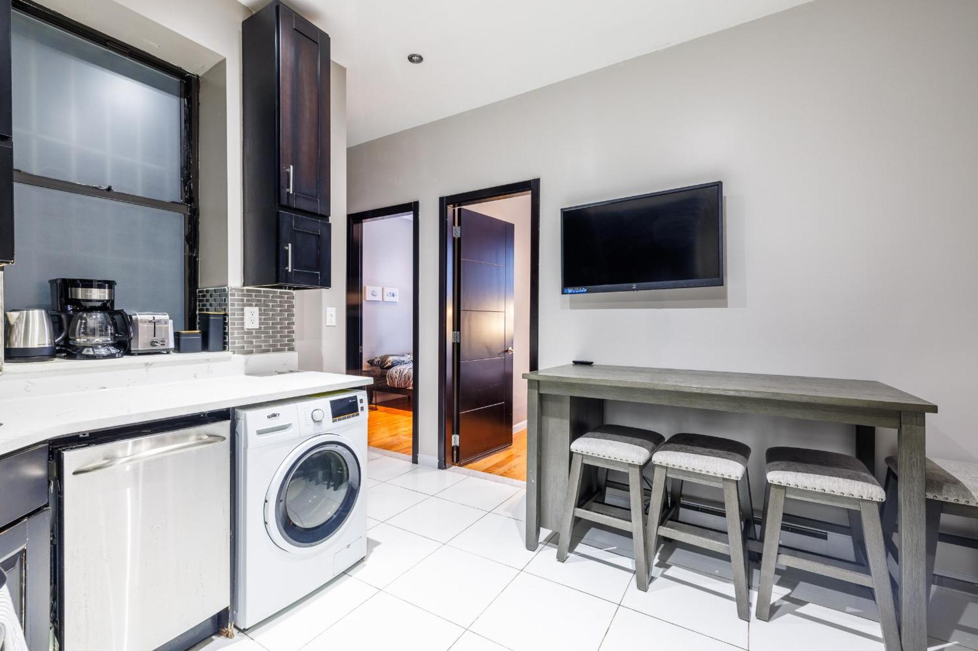 Enjoy The Easy Access Of Uws Apartment New York