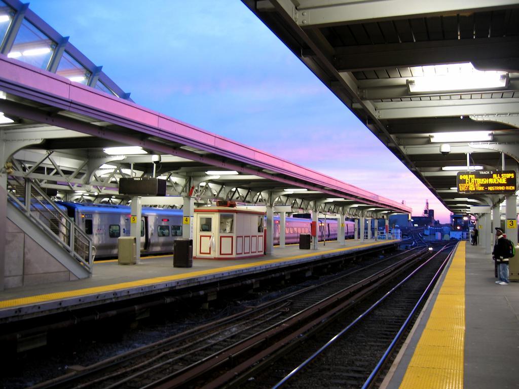 Hotel Howard Johnson By Wyndham Jamaica Ny Near Airtrain Jfk New York