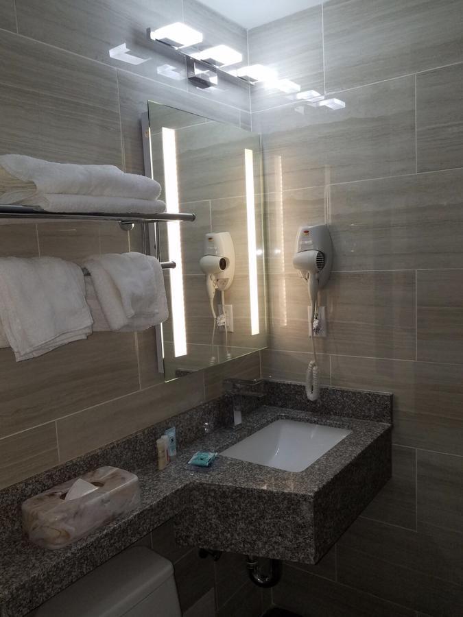 Wingate By Wyndham Jamaica Ny/ Airtrain Jfk Hotel
