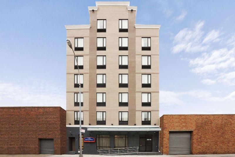 Wingate By Wyndham Jamaica Ny/ Airtrain Jfk 3*