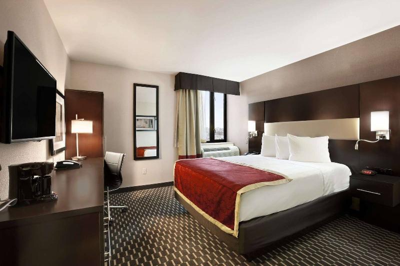 Wingate By Wyndham Jamaica Ny/ Airtrain Jfk New York