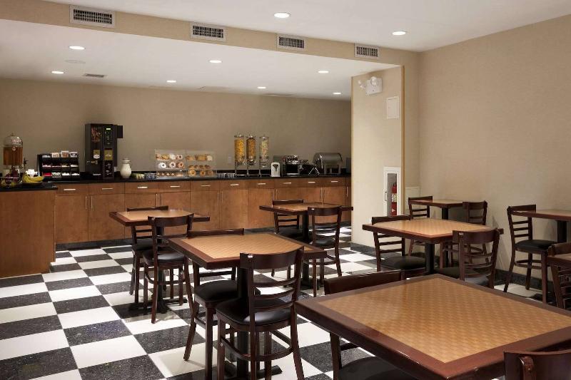 Hotel Wingate By Wyndham Jamaica Ny/ Airtrain Jfk 3*
