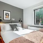 Chelsea 1Br W Balcony Gym Doorman Nyc-162