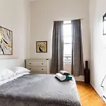 Majestic 3 Bedroom Apartment In Nyc!