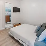 2Br Great Location Short Walk To Times Square