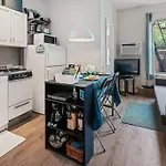 2Br Great Location Short Walk To Times Square