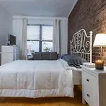 Modern Apartment By Central Park - 3 Br