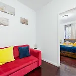 Charming 2-Bedroom Haven In Manhattan