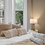Prime Location 2 Bdr Loft With Patio, Steps To Subway At \