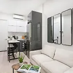 317-1B Modern 1Br Ues W&D