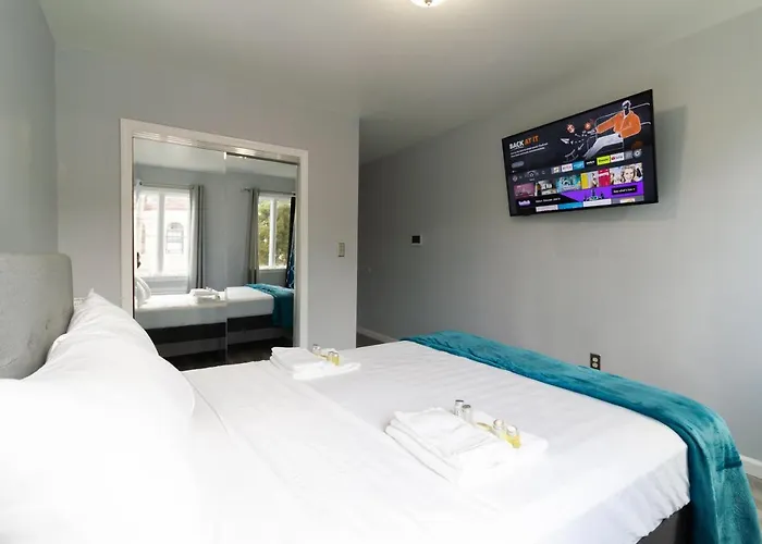 Stunning Private Room Suite 2 With Private Bathroom In Duplex Apartment In Brooklyn, Ny