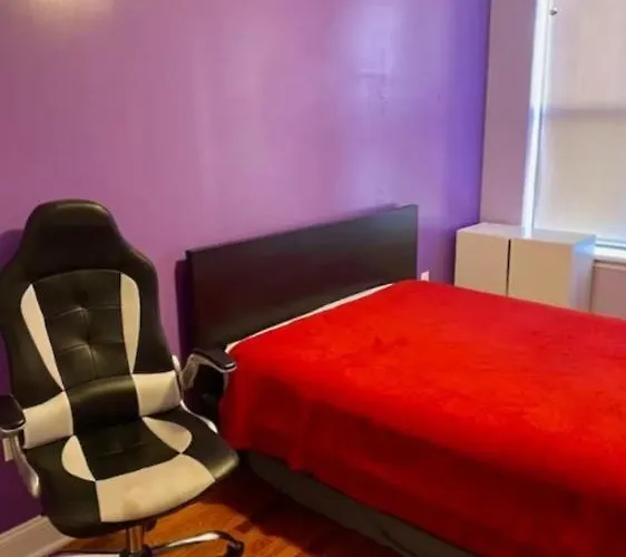 Large Room For 2 People Near Manhattan